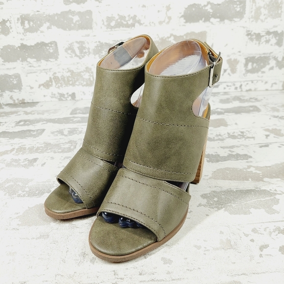 NEW DV Dolce Vita Brista Green Cream Leather Block Heel Sandals D272 - Picture 2 of 14